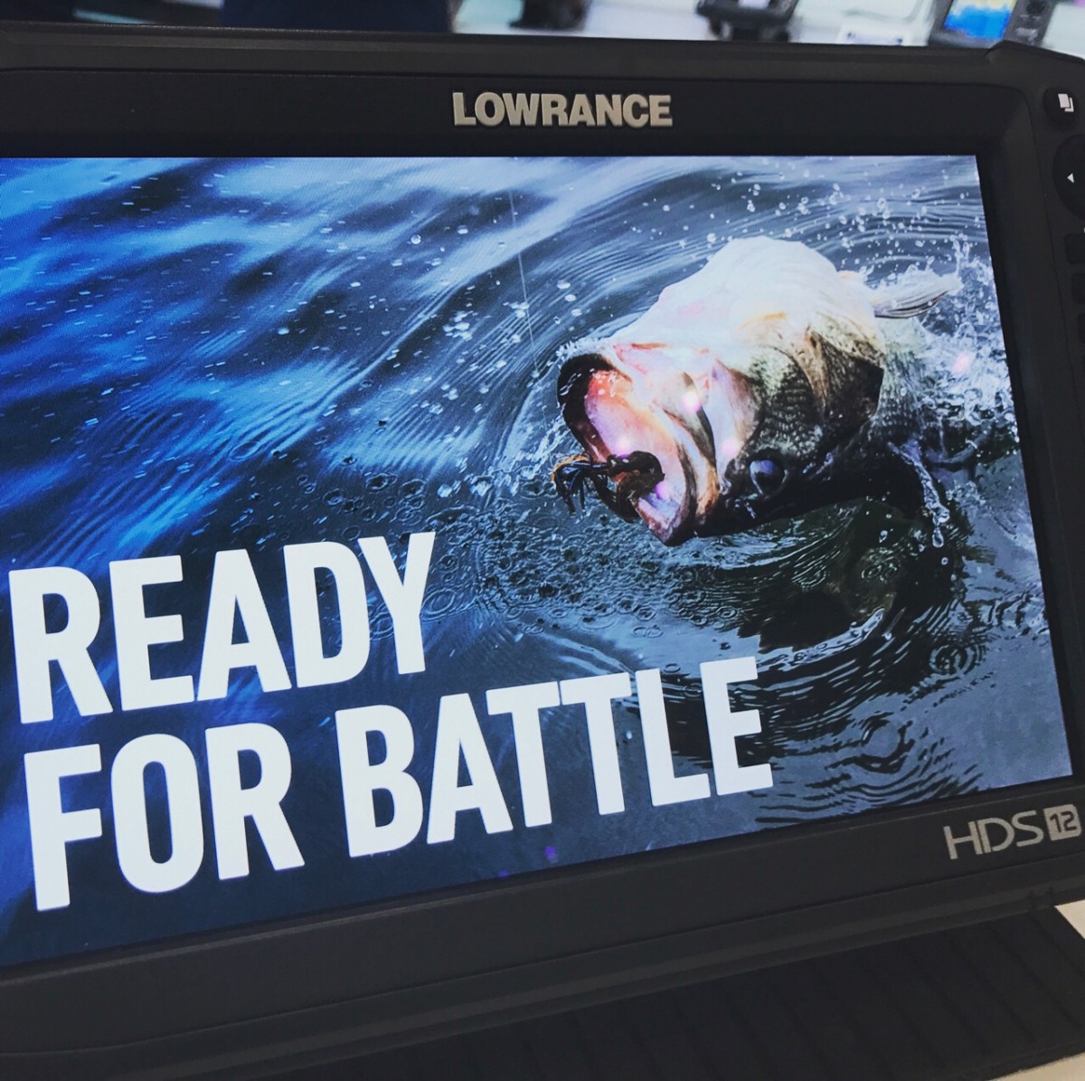 D-205 バスボートテクノロジー 魚探架台 ローランス LOWRANCE